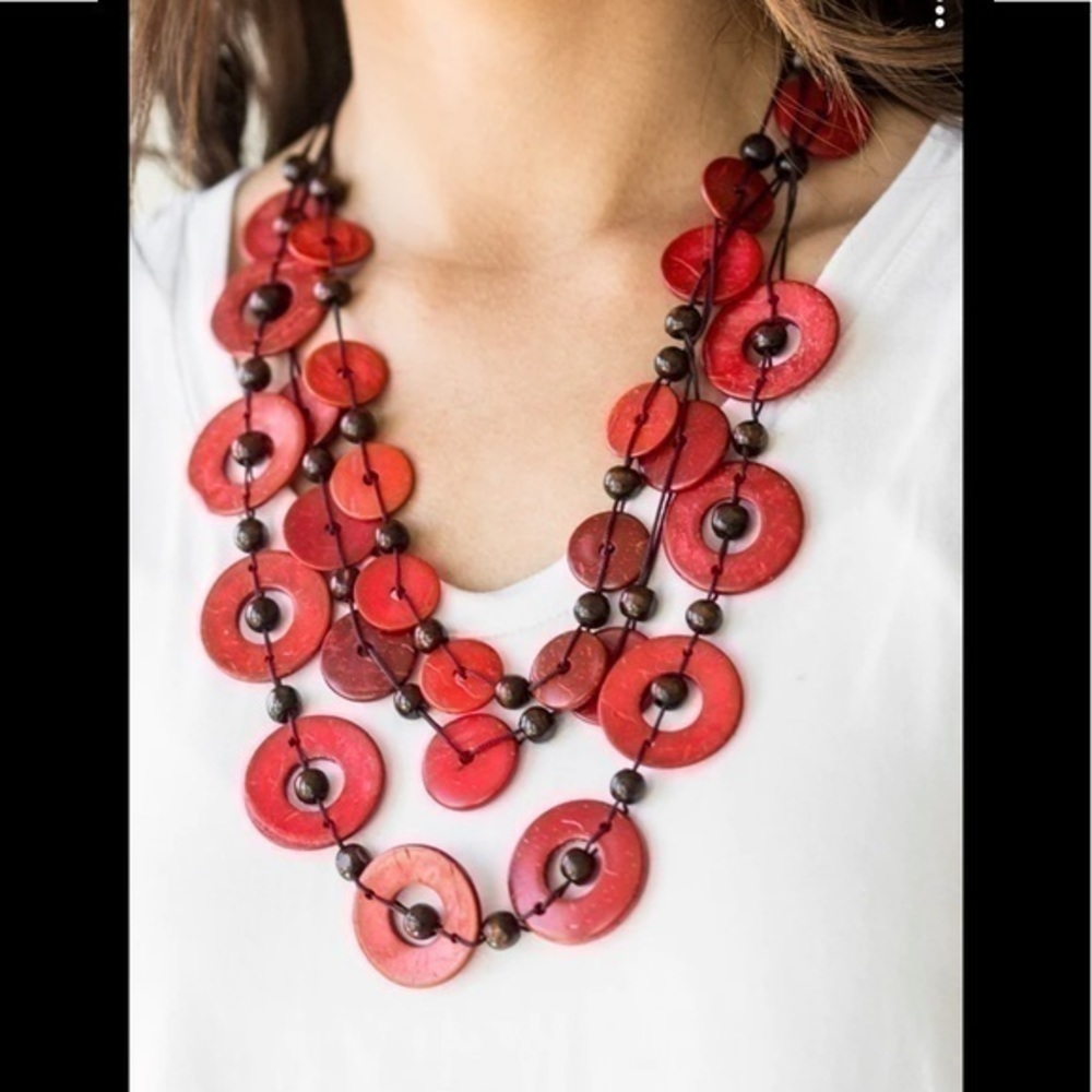 Red wooden beaded necklace and earring set - Picture 6 of 8